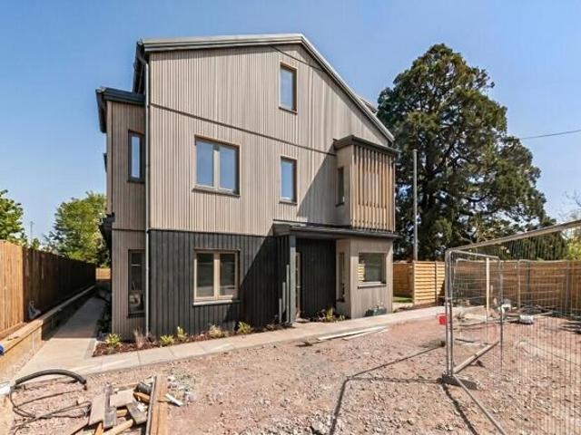 House for sale in The Butts, Kent