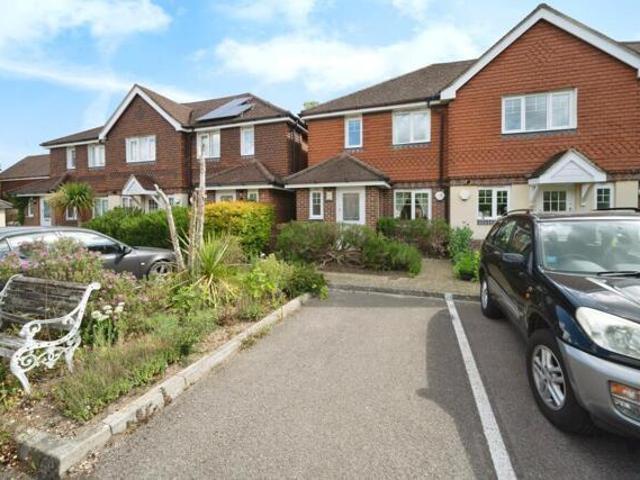 House for sale in Fole, Surrey
