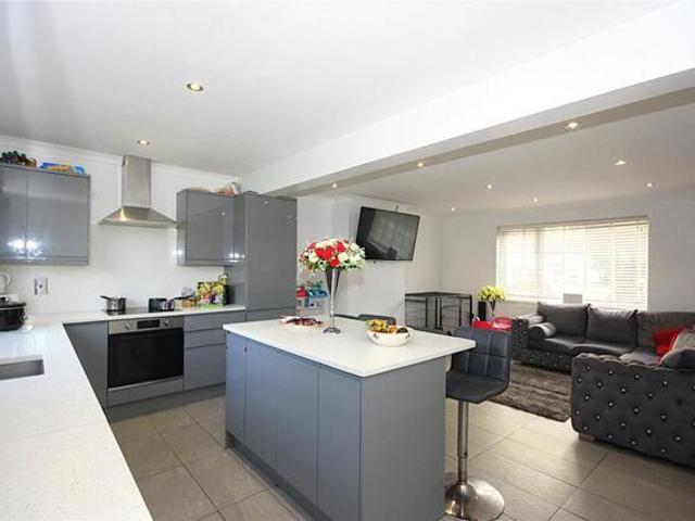 House for sale in Spring Vale, Hampshire