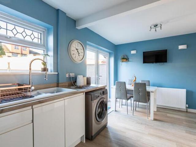 House for sale in Kingswood