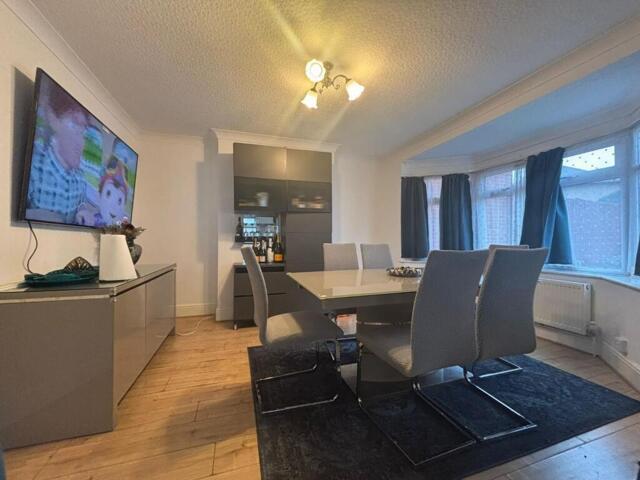 House for sale in Mill Hill, West Finchley