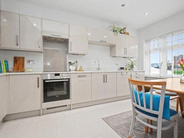 House for sale in Wrenthorpe, West Yorkshire