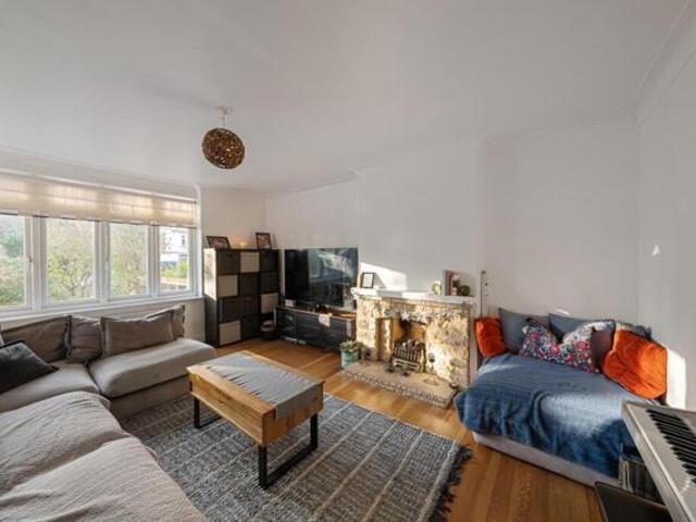 House for sale in London Borough of Croydon, Sanderstead