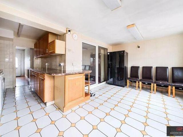 House for sale in Slough, Wexham Court
