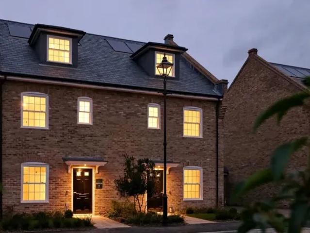 House for sale in Fole, Surrey