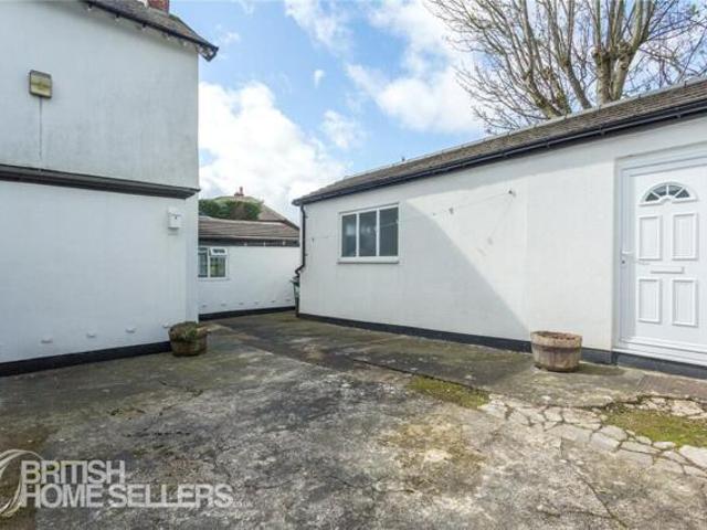 House for sale in Tingley, West Yorkshire