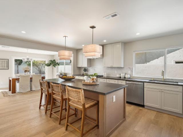 House for sale in Lake Forest