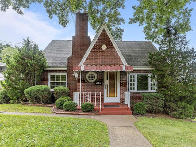 House for sale in Ambridge