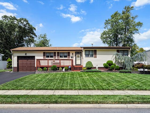 House for sale in Hazlet, New Jersey