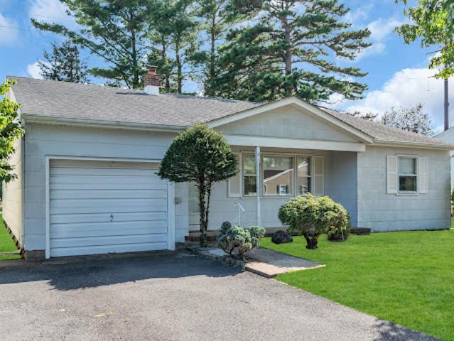 House for sale in Bayville, New Jersey