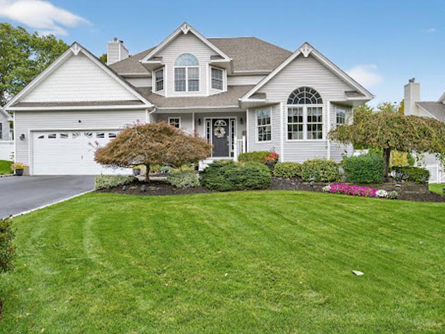 House for sale in Smithtown, New York