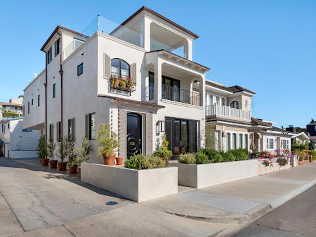 House for sale in Newport Beach
