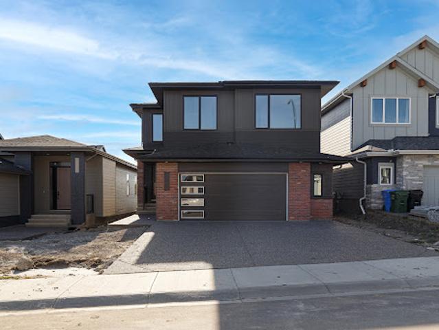 House for sale in Calgary, Northwest