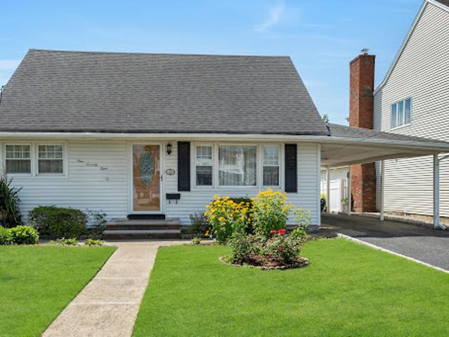 House for sale in Saddle Brook, New Jersey