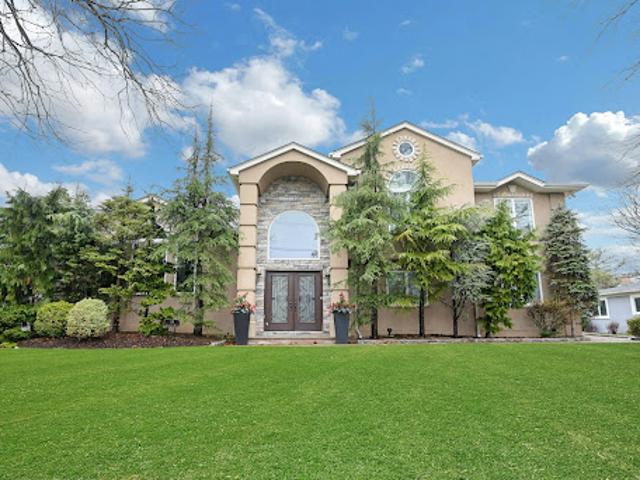 House for sale in Englewood Cliffs, New Jersey