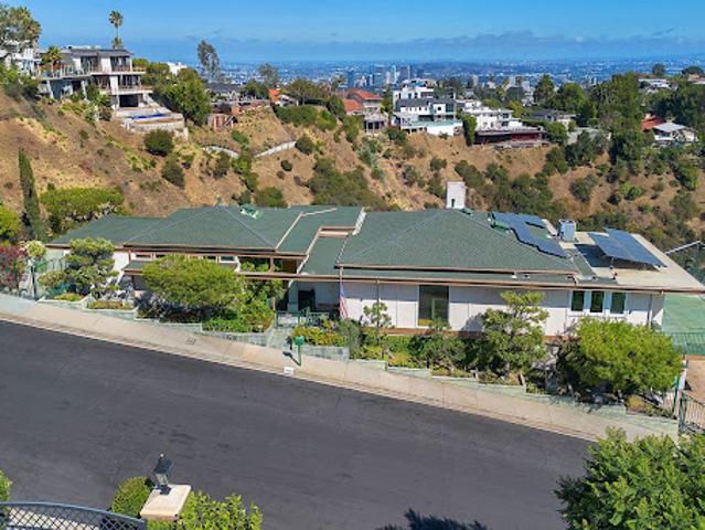 House for sale in Canoga Park, California