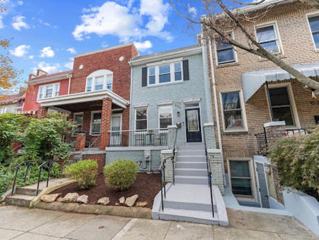 House for sale in Washington