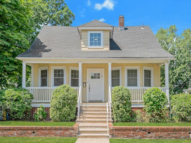 House for sale in Elmwood Park, New Jersey