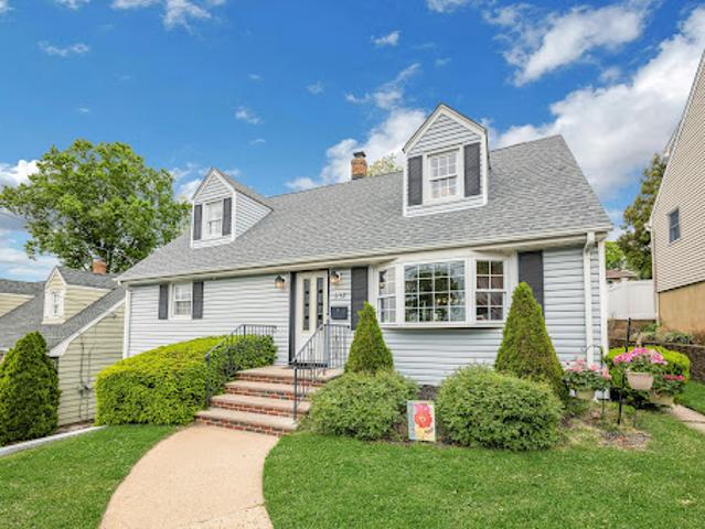 House for sale in Wood Ridge, New Jersey