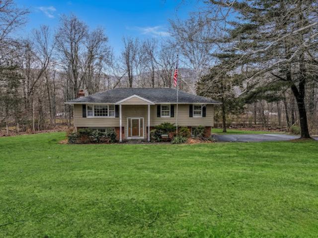 House for sale in Brookfield, Connecticut