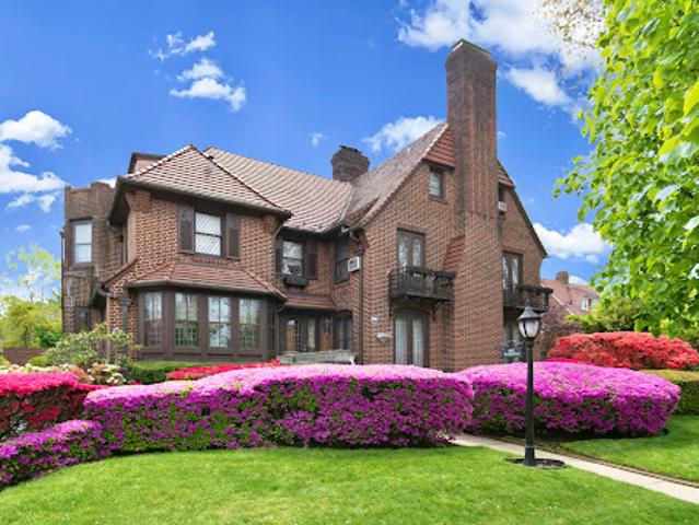 House for sale in Queens, Arverne