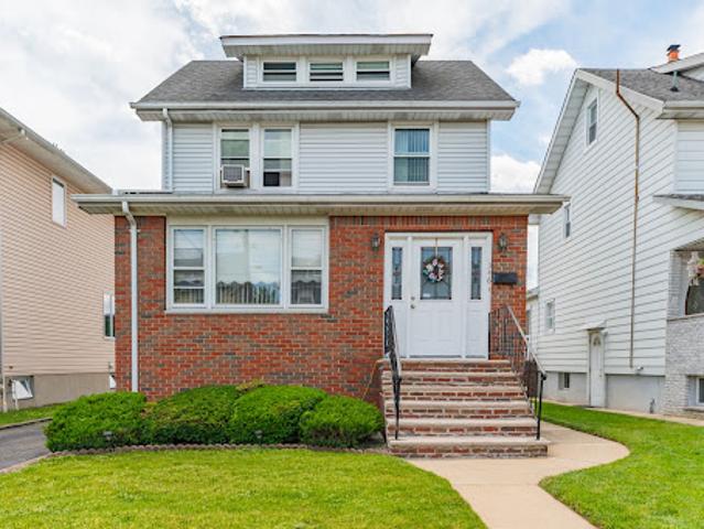 House for sale in Lyndhurst, New Jersey