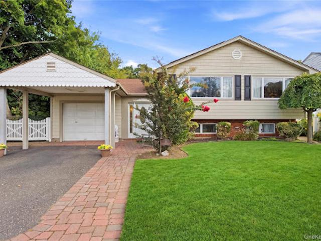 House for sale in Deer Park, Town of Babylon