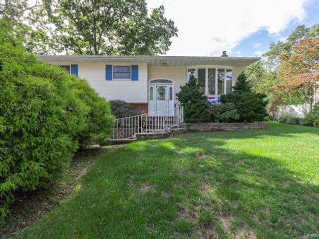 House for sale in Smithtown, New York