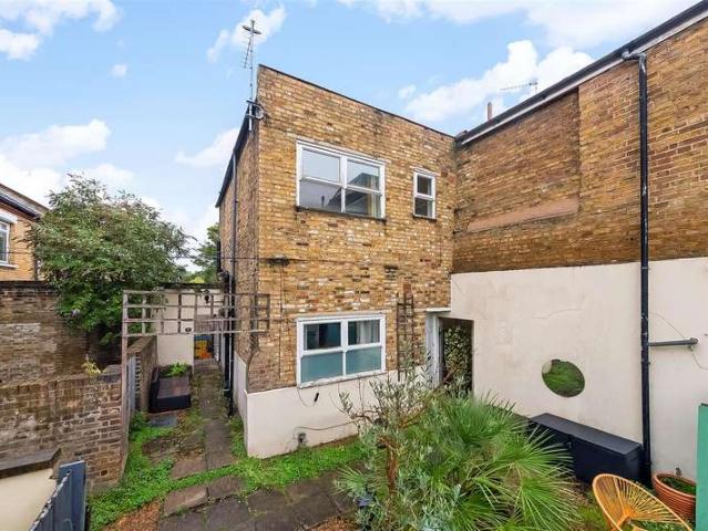 Apartment for sale in West Norwood, Greater London
