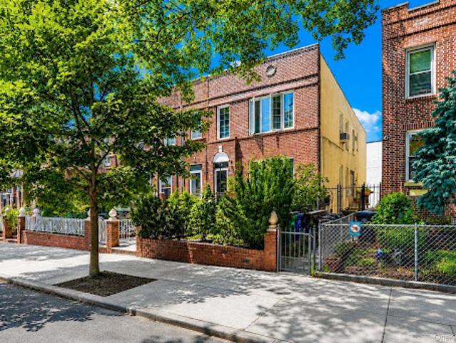 House for sale in Queens, Arverne