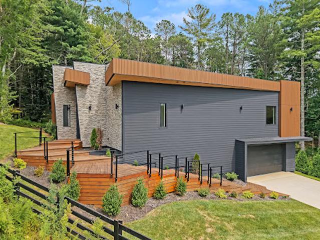 House for sale in Horse Shoe, North Carolina