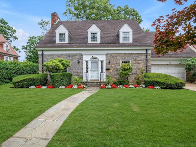 House for sale in Queens, Arverne
