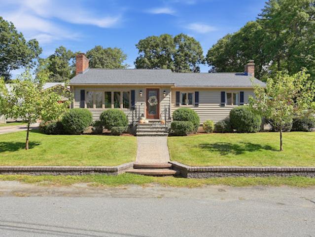 House for sale in Burlington, Middlesex County