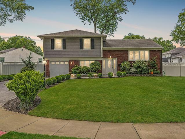 House for sale in Clark, New Jersey