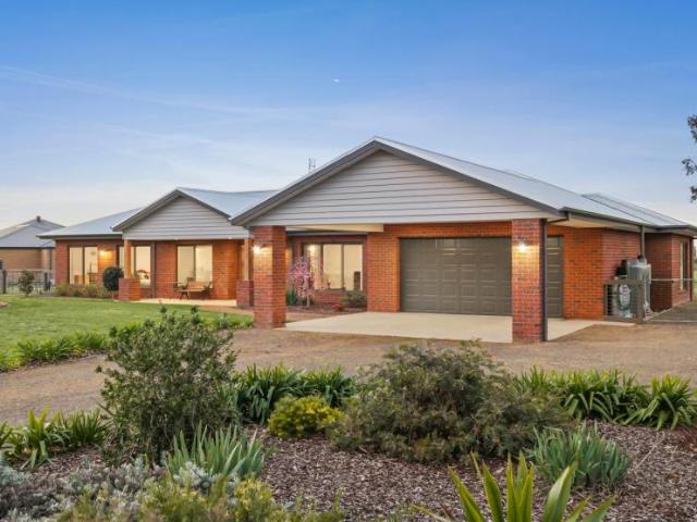 House for sale in Avenel