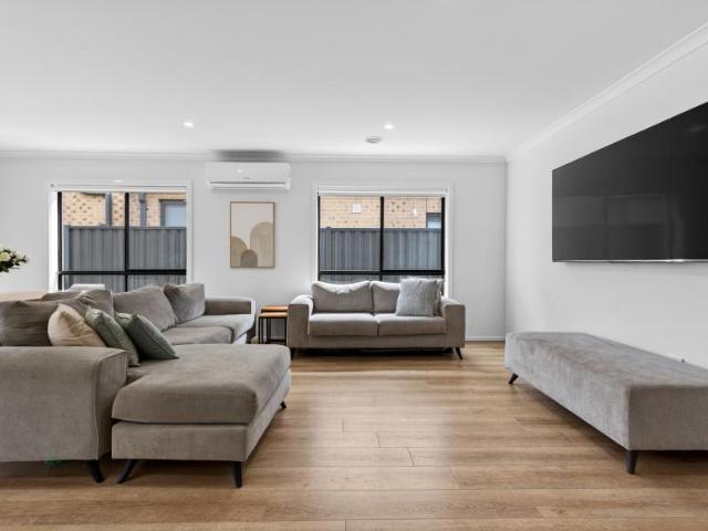 House for rent in Bonnie Brook, Melbourne