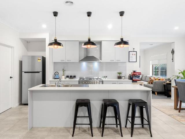 House for sale in Bonnie Brook, Melbourne