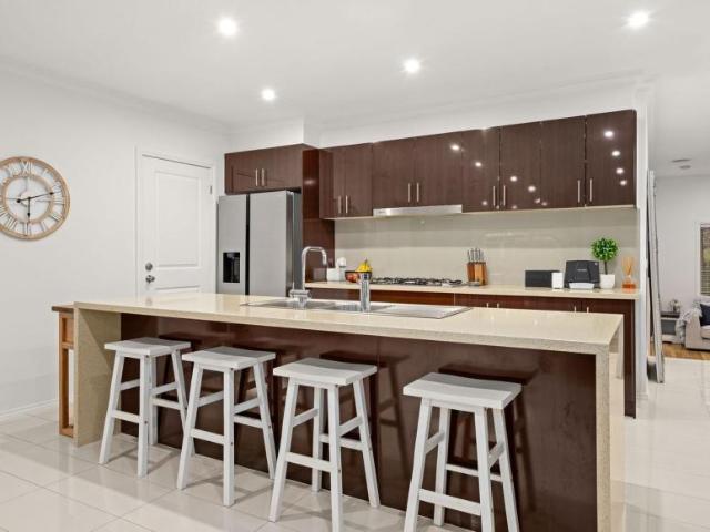 House for sale in Botanic Ridge, Melbourne