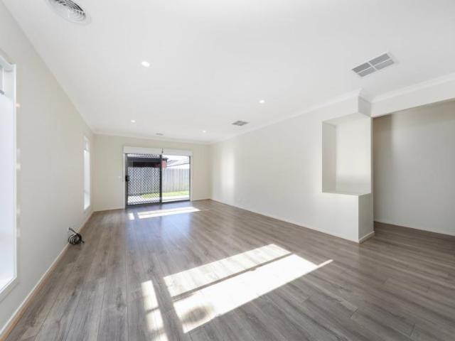 House for rent in Botanica Springs, Melbourne