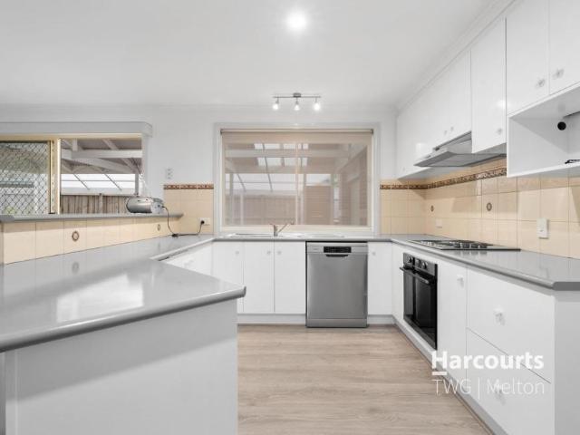 House for rent in Brookfield, Melbourne