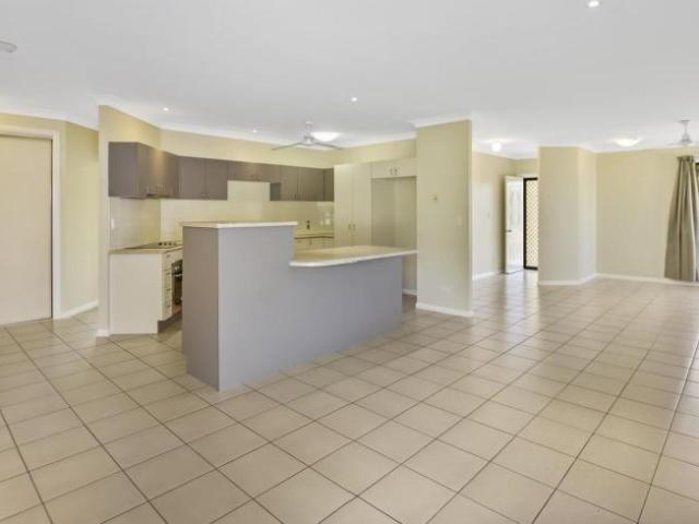 House for sale in Bushland Beach, Townsville City