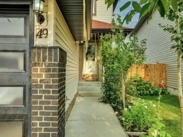 House for rent in Saddle Ridge, Calgary
