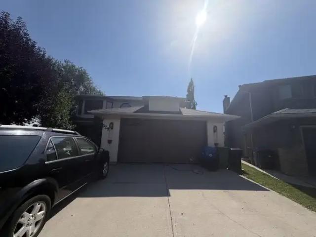 House for rent in Sandstone Valley, Calgary