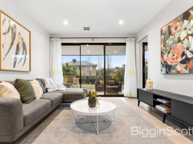 House for sale in Tullamore Doncaster, Melbourne