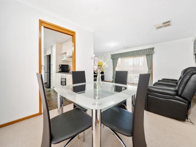 House for sale in Endeavour Hills, Melbourne