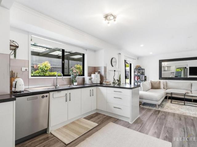 House for sale in Endeavour Hills, Melbourne