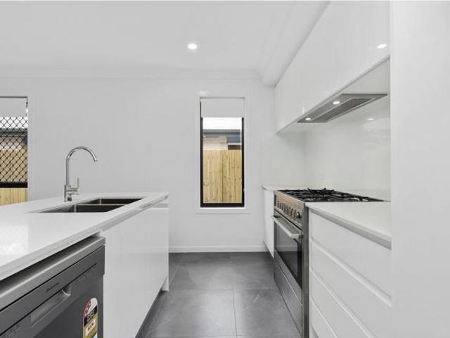 House for sale in Hillcrest, Greater Brisbane