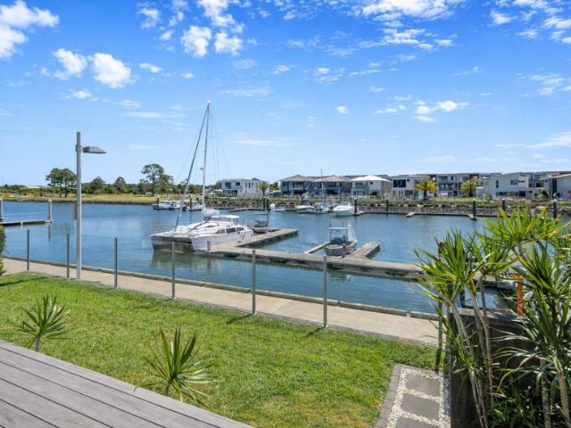House for sale in Hope Island, Gold Coast City