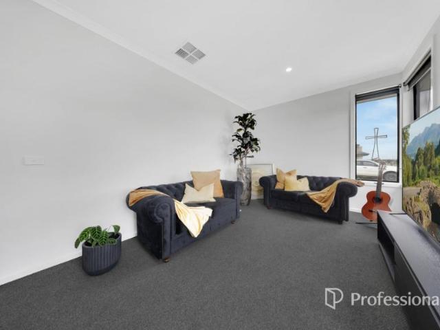 House for sale in Creekside, Melbourne