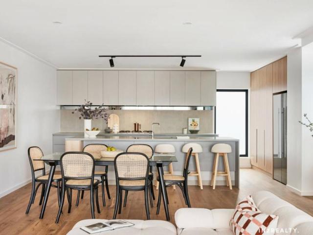 House for sale in Victoria